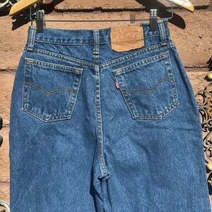 Vintage Levi’s Women’s High Rise Dark Wash 80s Size 12 USA Mom Jeans